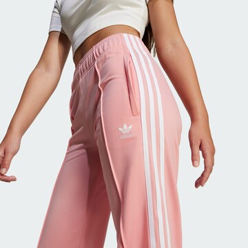 ADIDAS ORIGINALS Bő szár Nadrág 'Adicolor' - rózsaszín