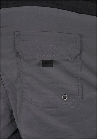 Pantaloncini da bagno di Urban Classics in grigio