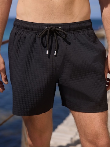Next Badeshorts in Schwarz