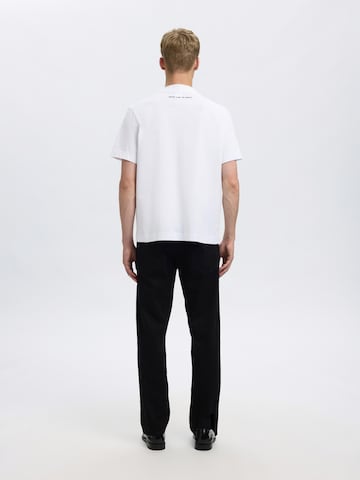 SELECTED - Camisa 'SLHPETE LICENSE' em branco