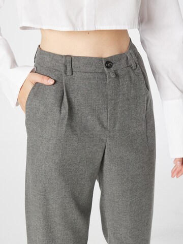 regular Pantaloni con pieghe 'EARLY' di DRYKORN in grigio