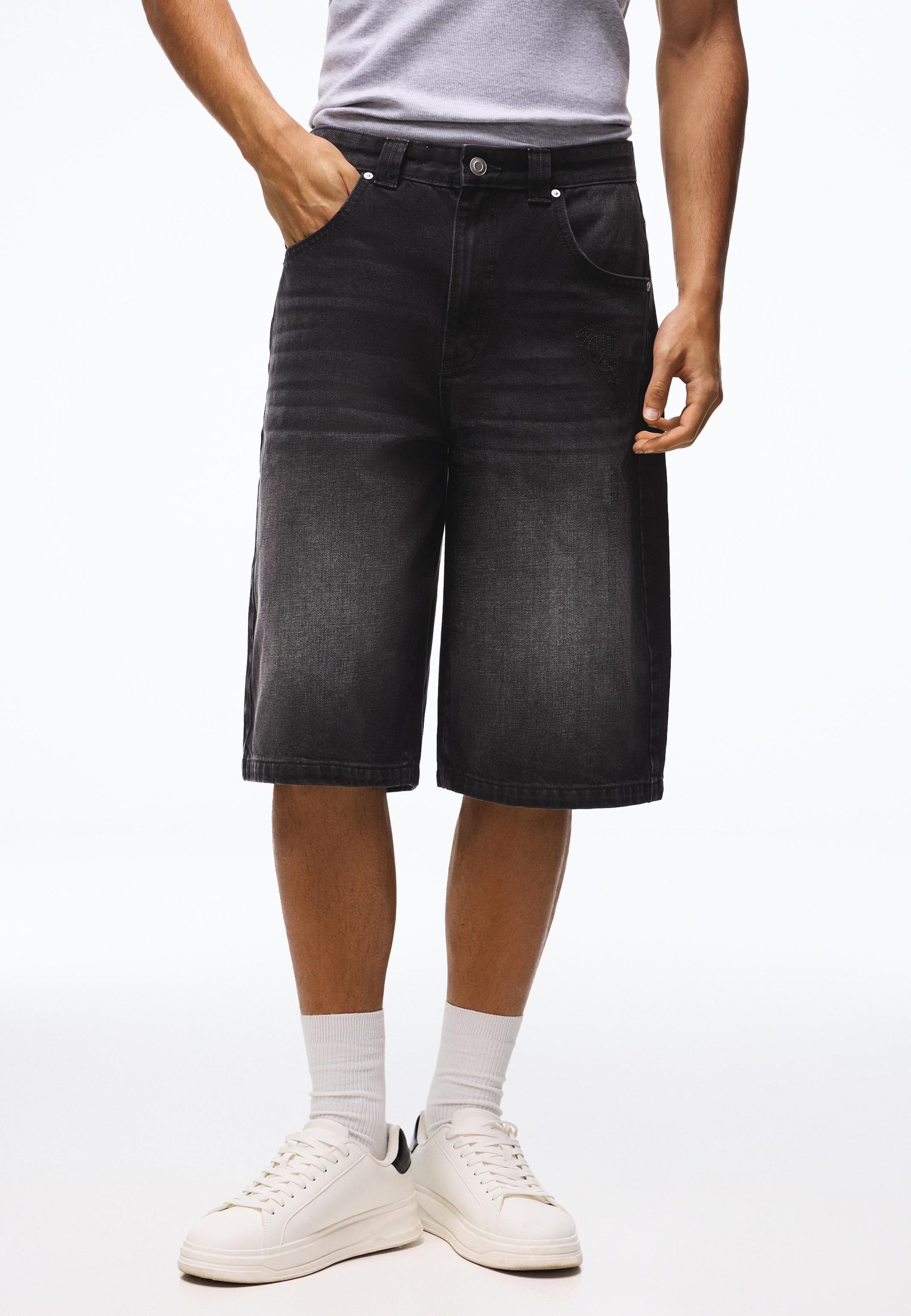 Wide leg Pantaloni di Bershka in nero: frontale
