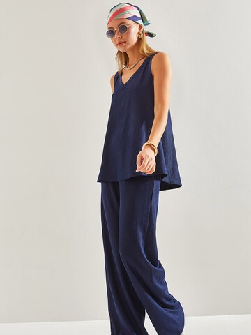 Bianco Lucci Костюм с панталон в синьо