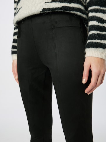 BLUE SEVEN Slimfit Broek in Zwart