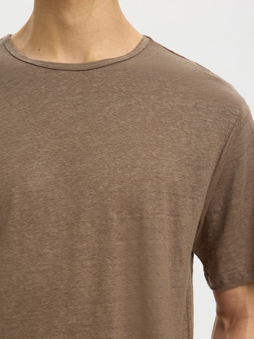 SELECTED - Camiseta 'Bet' en marrón