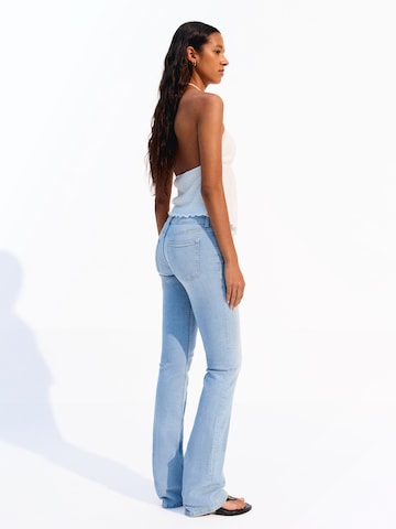 Bershka Boot cut Jeans in Blue