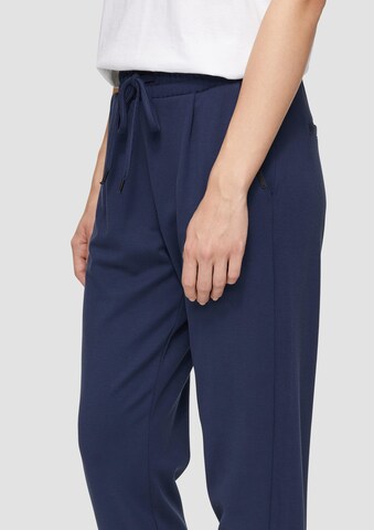 QS - Slimfit Pantalón plisado en azul