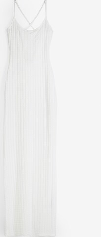 Rochie de vară de la Bershka pe alb: față