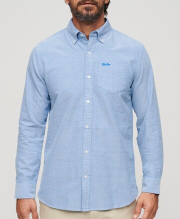 Coupe regular Chemise Superdry en bleu : devant