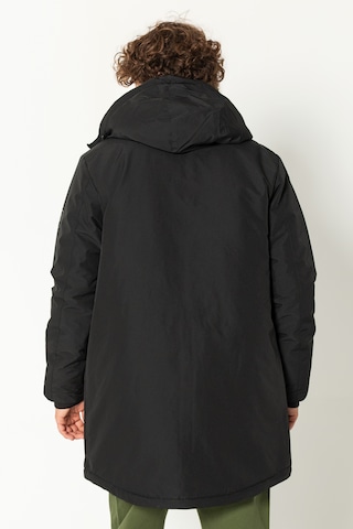 Ron Tomson Winterjacke, Model trägt Größe M in Schwarz