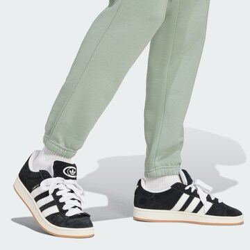 Tapered Pantaloni 'Trefoil Essentials' di ADIDAS ORIGINALS in verde