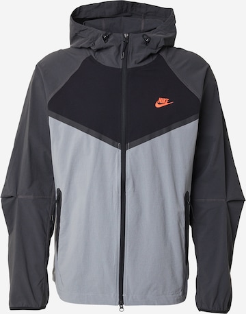 Nike Sportswear Демисезонная куртка в Серый: спереди