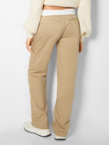 regular Pantaloni chino di Bershka in beige