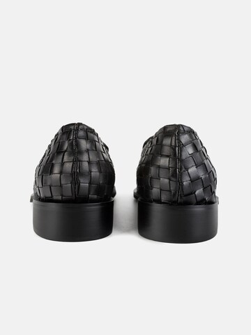 L37 HANDMADE SHOES - Sapato Slip-on 'PURE CLASSIC' em preto