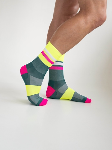 INCYLENCE Athletic Socks 'TRACKS' in Yellow