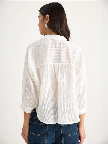 Bianco Lucci Blouse in White