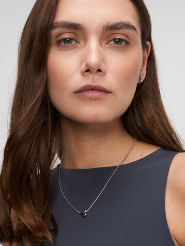 Tamaris Necklace in Silver: front