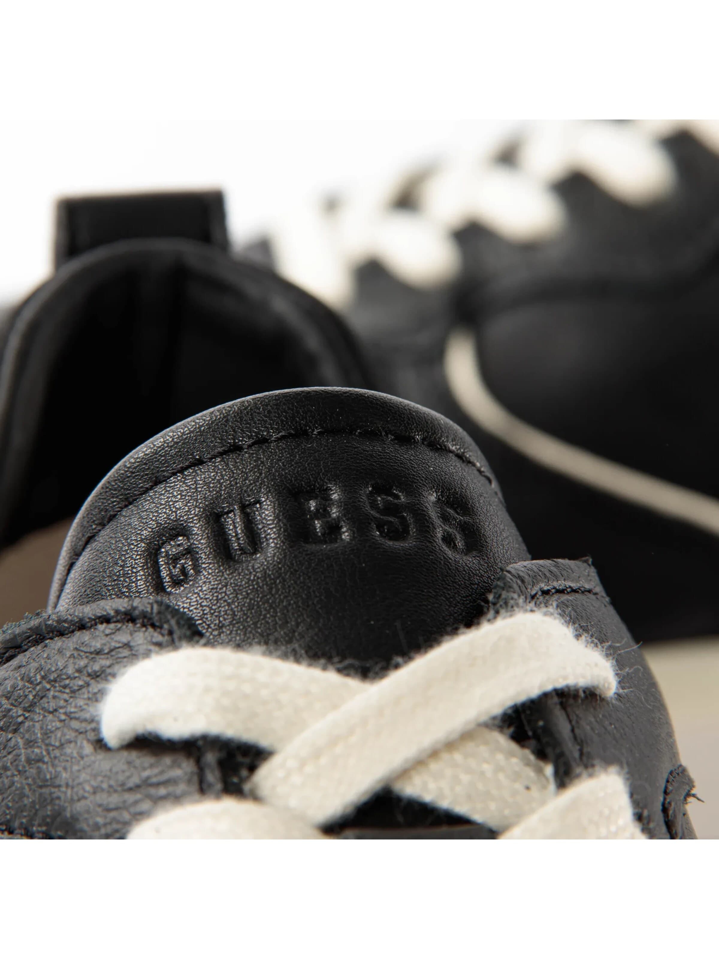 GUESS - Zapatos con cordón 'Madele' en negro