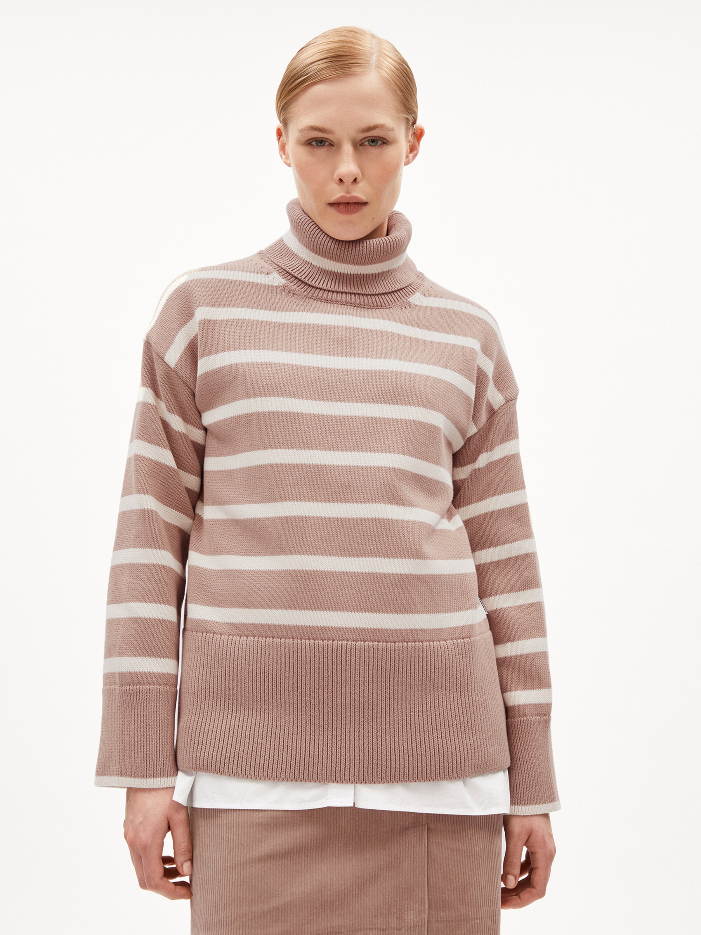 ARMEDANGELS Trui 'Chanaa' in Bruin: voorkant