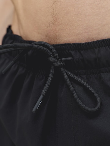 JACK & JONES Szorty kąpielowe 'JPSTMaui' w kolorze czarny