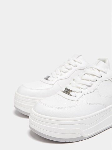 Pull&Bear Platform trainers in White