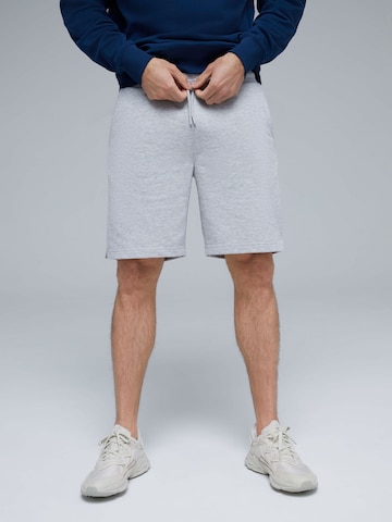 ABOUT YOU x Kevin Trapp Regular Shorts 'Andre' in Grau: predná strana