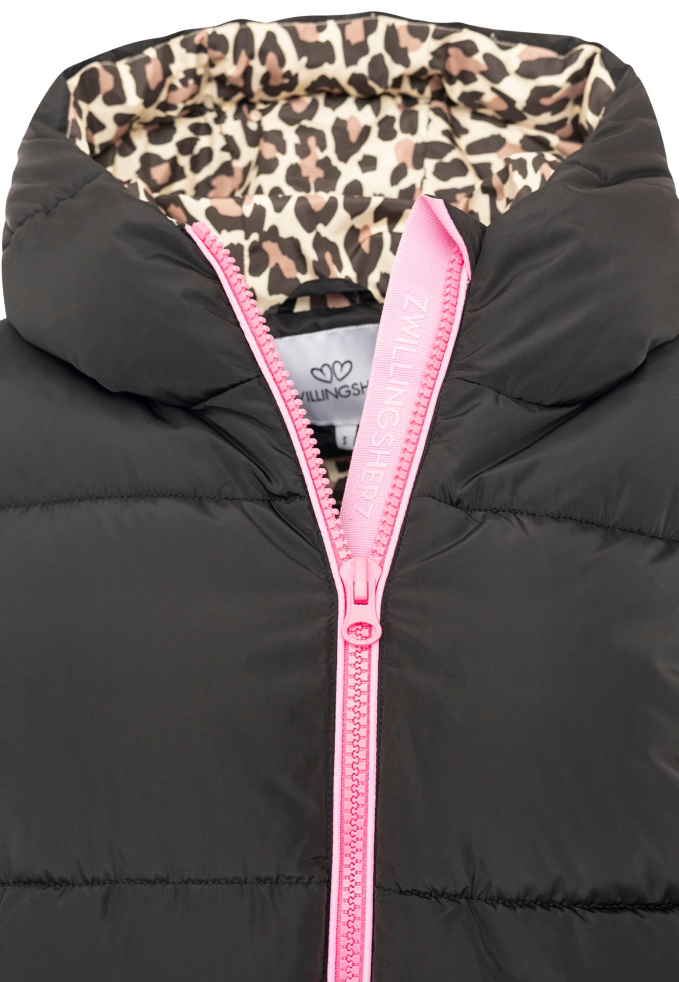 Zwillingsherz Winter coat in Black: front