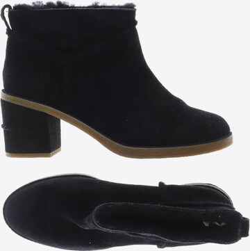 UGG Dress Boots in 40 in Black: front