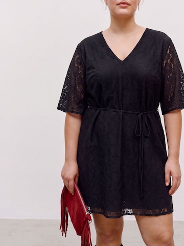 Vero Moda Curve - Vestido 'VMCalli' en negro