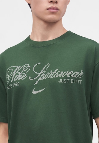 Nike Sportswear - Camisa em verde: frente