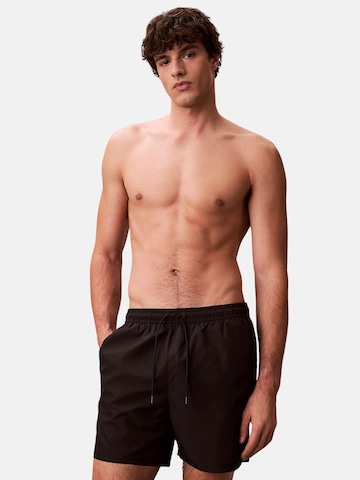 Shorts de bain 'CALVIN KLEIN MEDIUM DRAWSTRING Costumi da bagno' Calvin Klein en noir
