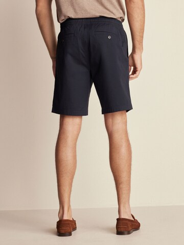 regular Pantaloni chino di Next in blu