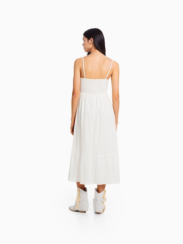 Robe Bershka en blanc