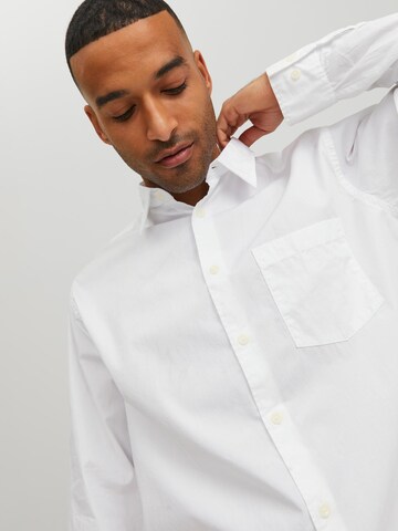 Fit confort Chemise 'Bill' JACK & JONES en blanc