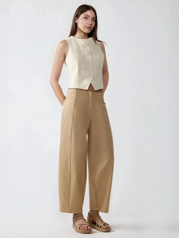 Wide leg Pantaloni con piega frontale di Hiccup in beige