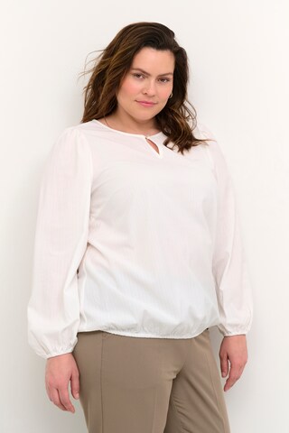 KAFFE CURVE Blouse in Wit: voorkant