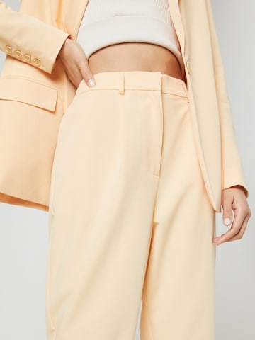 Coupe slim Pantalon à pince 'Pearl' Guido Maria Kretschmer Women en jaune