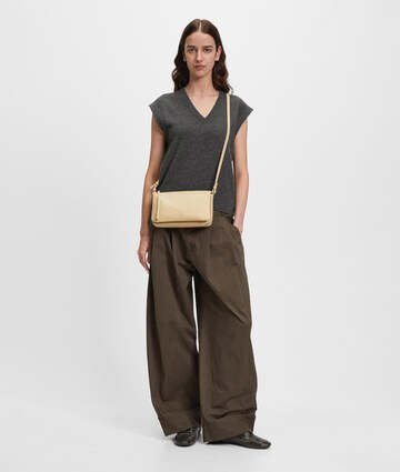 Liebeskind Berlin Crossbody in Beige: Vorderseite