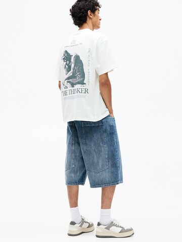 T-Shirt 'THE THINKER' Pull&Bear en blanc : devant