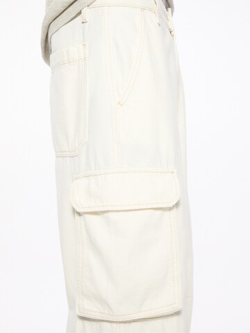 Pull&Bear Loose fit Cargo Jeans in White