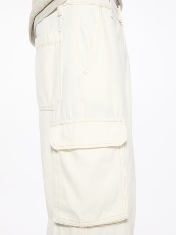 Pull&Bear Широка кройка Карго дънки в бяло