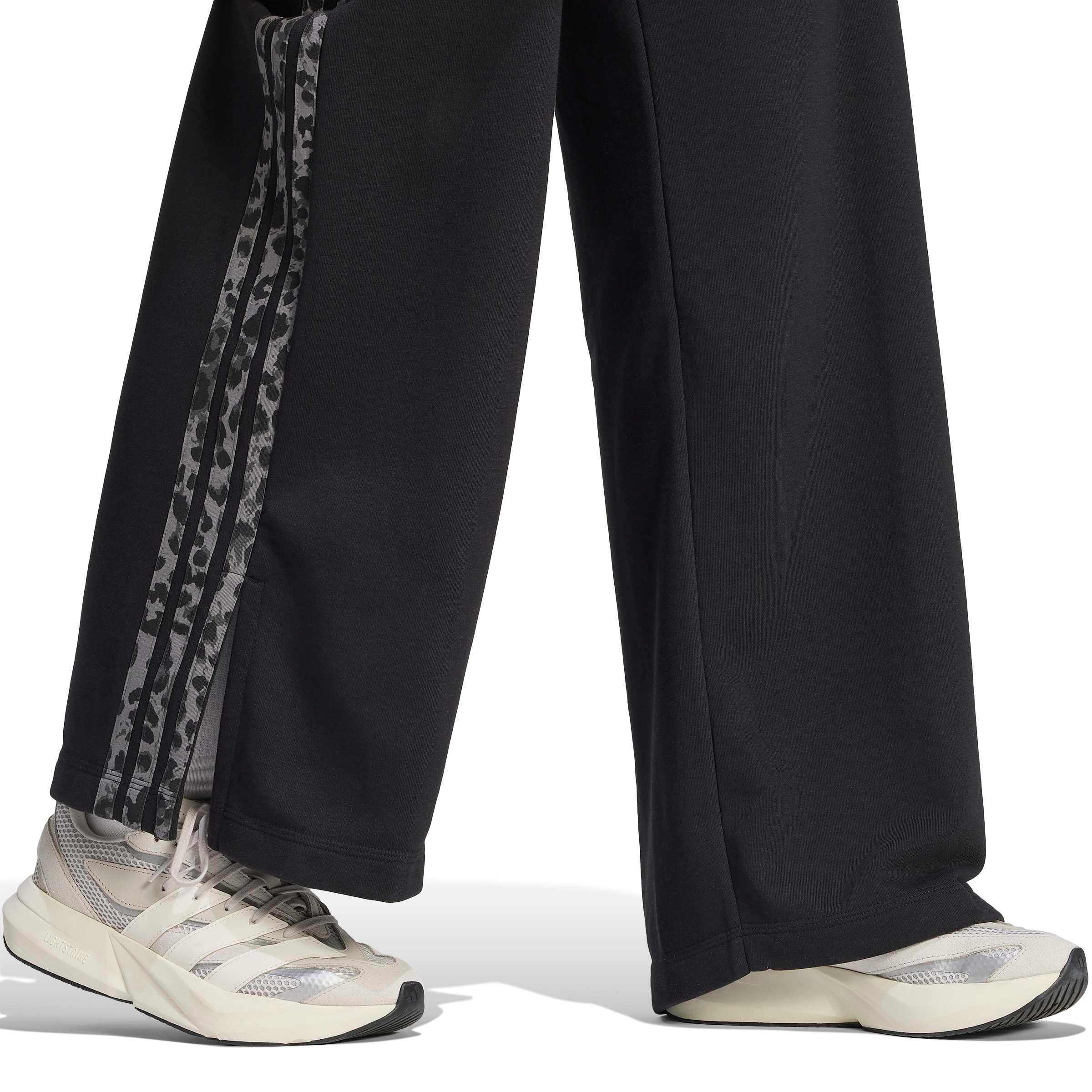 ADIDAS SPORTSWEAR - Pierna ancha Pantalón deportivo en negro