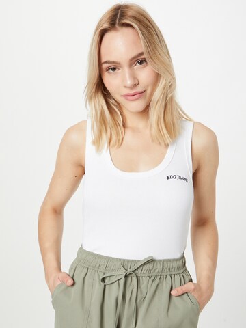 BDG Urban Outfitters Τοπ σε λευκό: μπροστά