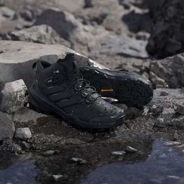 Botine 'Skychaser' de la ADIDAS TERREX pe negru