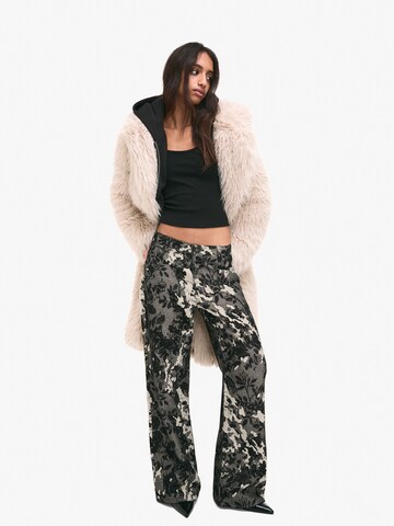 Bershka Wide Leg Jeans in Schwarz: Vorderseite