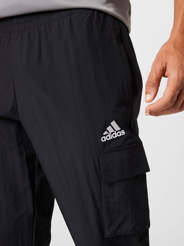 ADIDAS SPORTSWEAR Štandardný strih Športové nohavice 'Essentials Small Logo' - Čierna