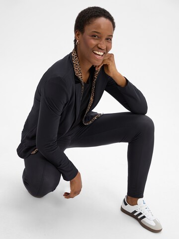 Coupe slim Pantalon à plis 'Sofia' Marc Cain en noir