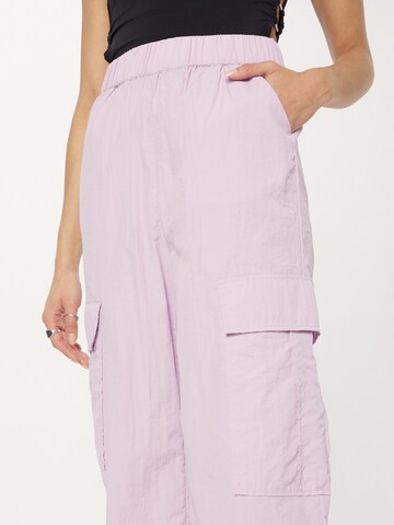 Regular Pantalon cargo Nasty Gal en violet