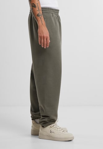 Karl Kani Tapered Nadrág - szürke