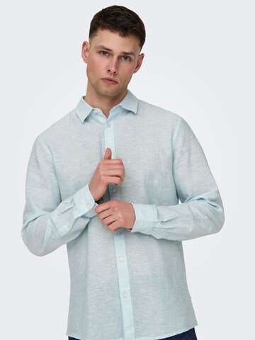 Coupe slim Chemise 'Caide' Only & Sons en bleu